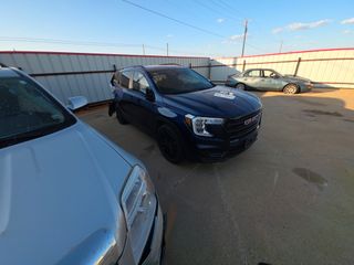 2022 GMC Terrain FWD SLE - Exterior Front Right Corner Image